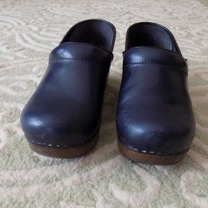 EUC Dansko Clogs